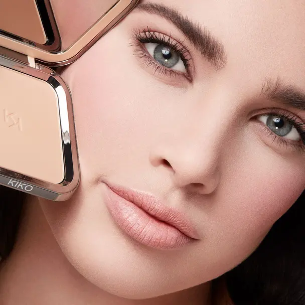 Smoothing pressed powder foundation with a matte finish and SPF 30 - Weightless Perfection Wet And Dry Powder Foundation - KIKO MILANO