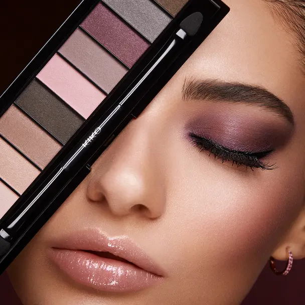 Paleta con 10 sombras de ojos y diferentes acabados. Aplicador doble incluido. - Smart Eyeshadow Palette - KIKO MILANO