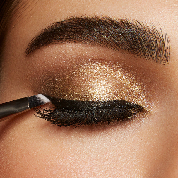 Pennello dal taglio obliquo per eyeliner, fibre sintetiche - Eyes 62  Slanted Eyeliner Brush - KIKO MILANO